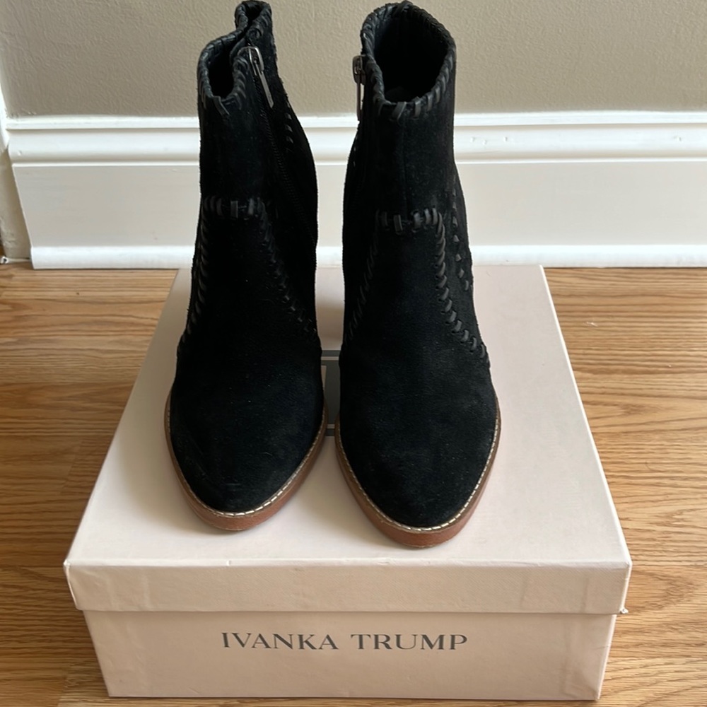 EUC Ivanka Trump suede boots with leather whipstitching. Size 7.